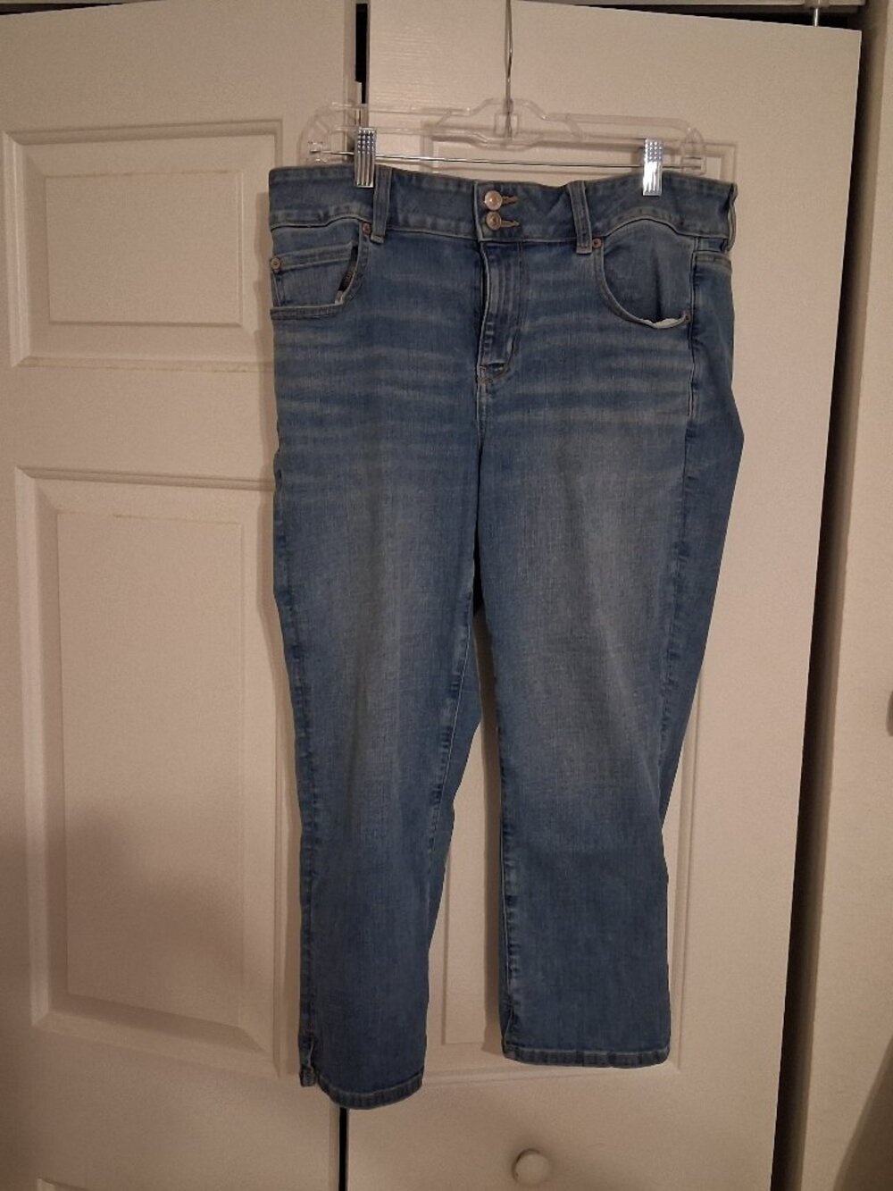 American Eagle 14 Blue Jeans Cropped